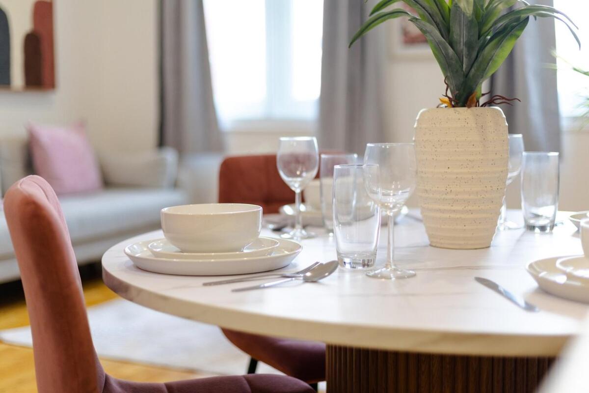 Stylish 1BR Apt near Cardiff Castle - B&B Cardiff