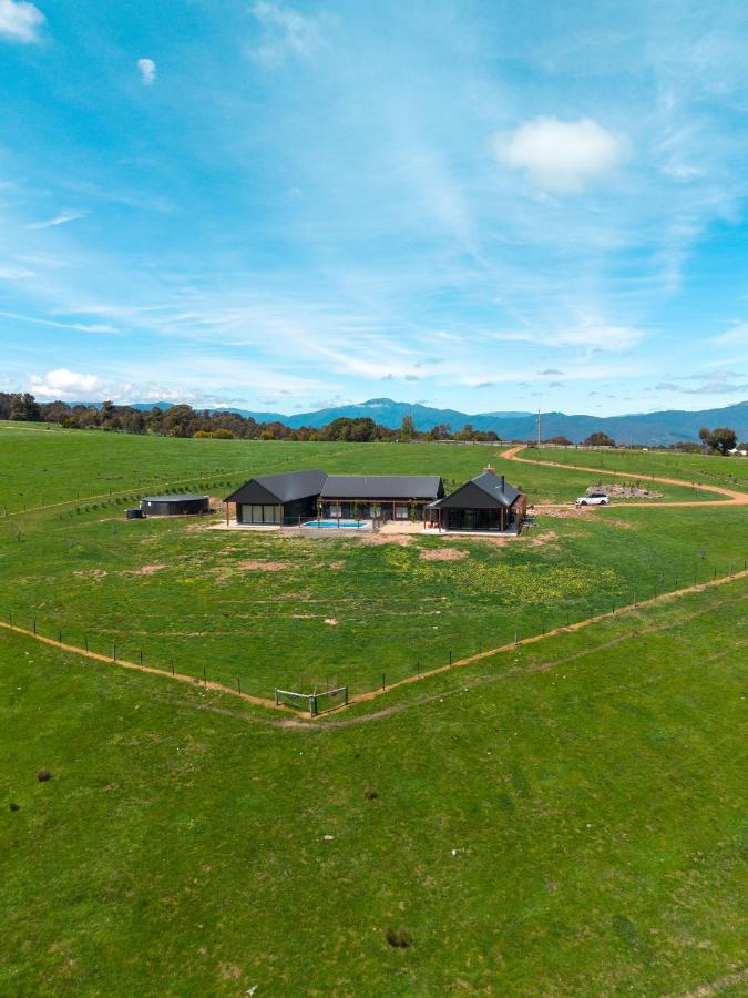 Half Mile High - Merrijig - Sleeps 10 - B&B Barwite