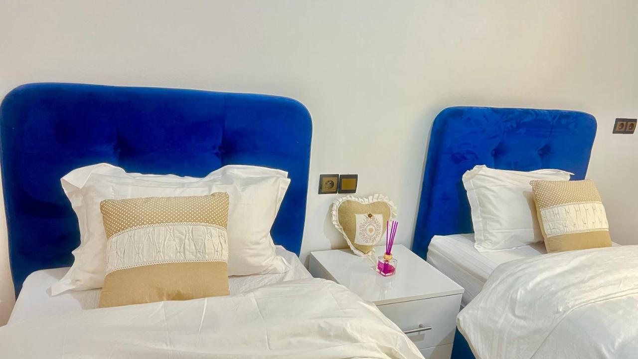 Magnifique maison famiiale moderne spacieuse de 150 m Avec de 3 chambres ,confortables et d un grand salon et terrasse, Idealement situee a 9 min du centre-ville elle se trouve à proximite de la route principale menant a l aeroport Berkane et Saidia - B&B Oujda