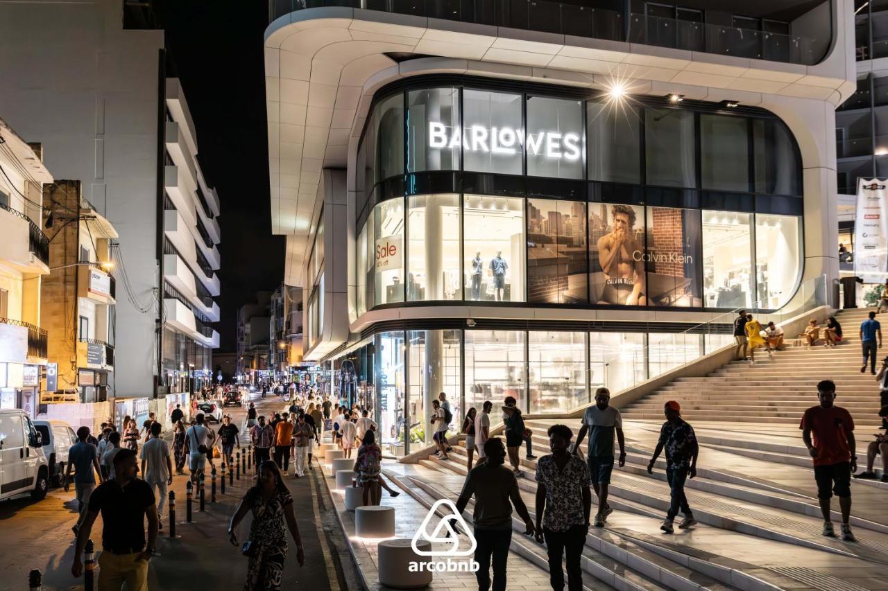 Mercury Suite Luxe Retreat with Pool access by ArcoBnb - B&B San Julian's