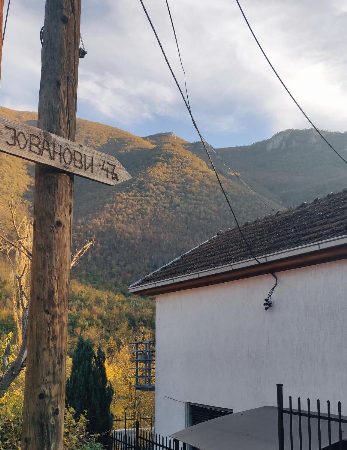 Jovanov Residence - Remote & Accessible - B&B Dolna Matka