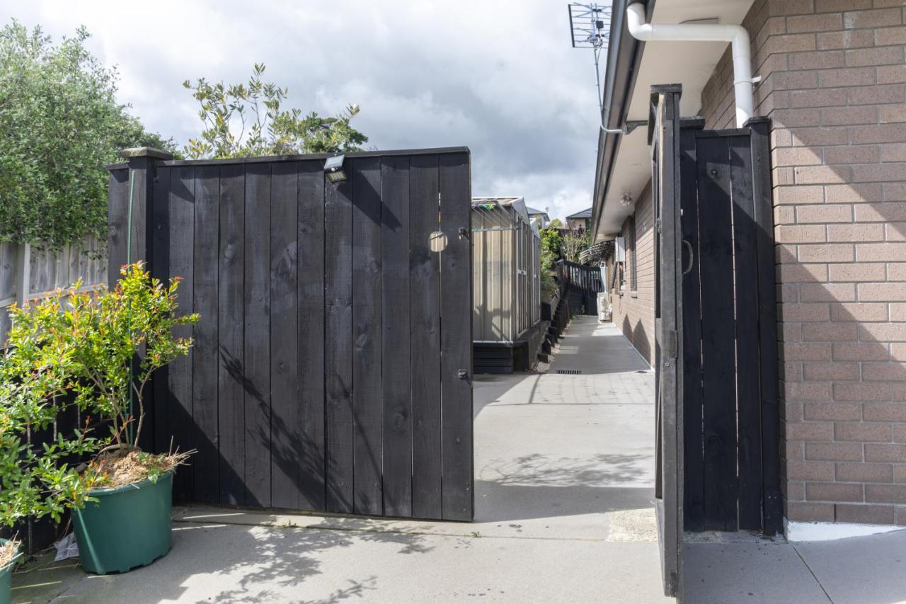 New two Bedroom house attached to main house - Ferienwohnung Pukekohe East