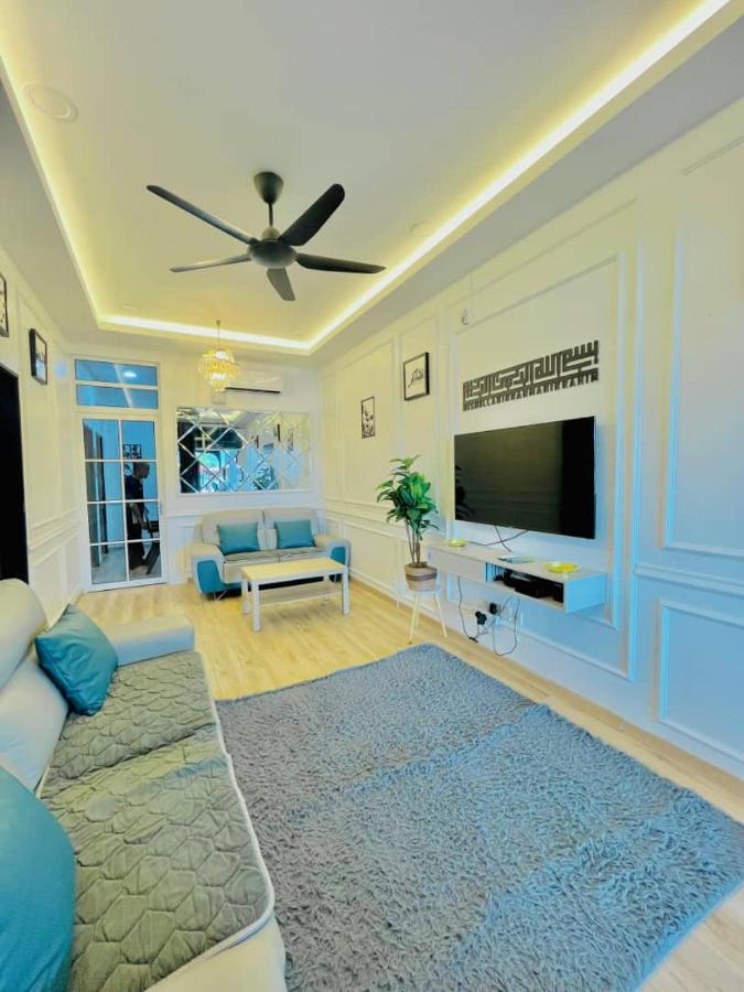 Homestay DEEDORA - B&B Seri Manjung