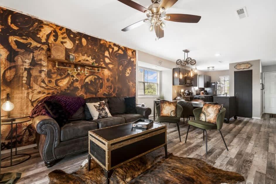 Time Traveler Suite - Private Balcony - B&B Branson