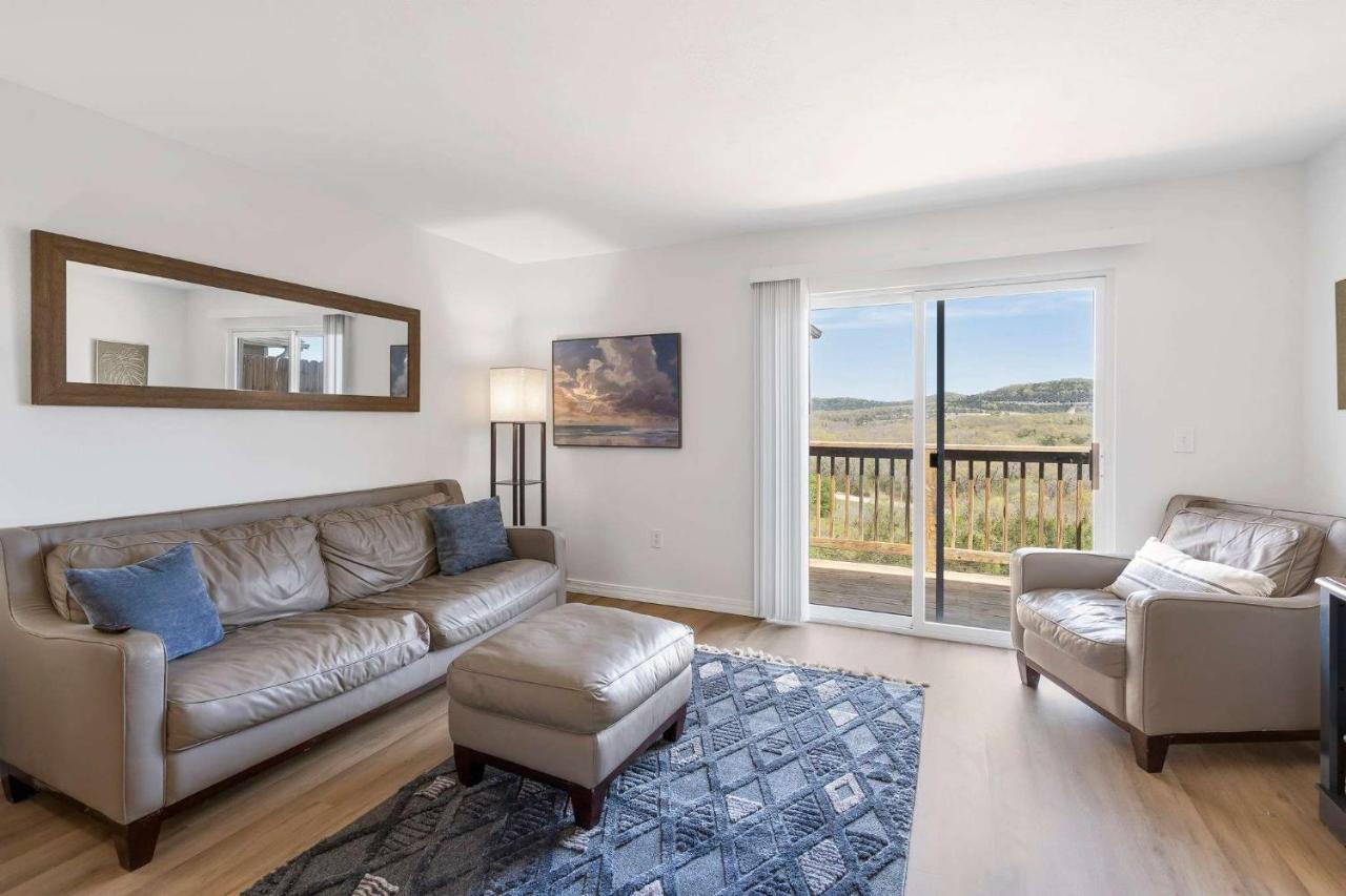 Ozark Mountain Overlook - Views - B&B Branson