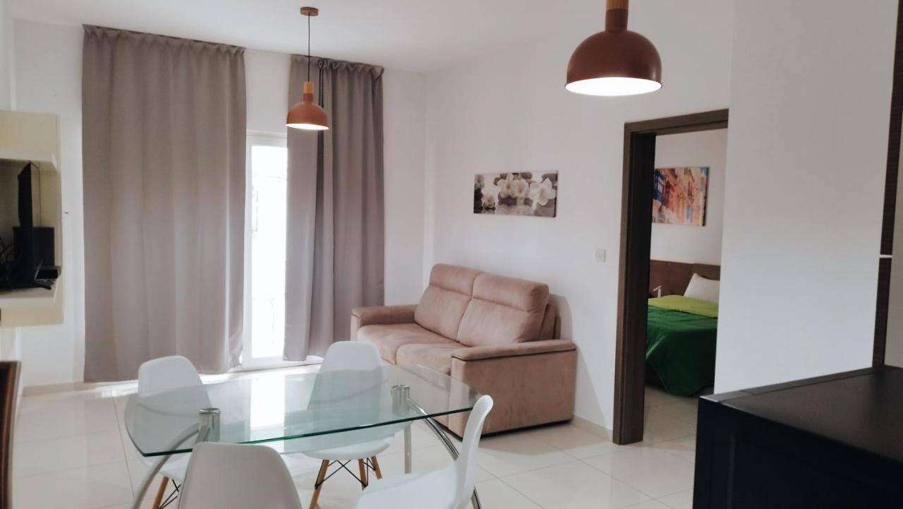 Hampton Court, Block C, n.2 - Ferienwohnung St Paul's Bay