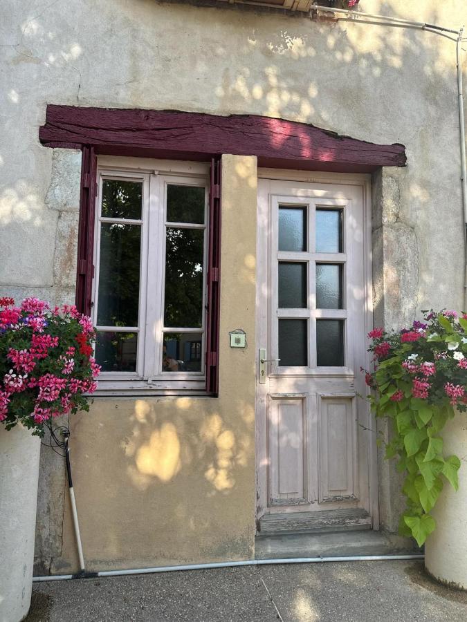 La Petite Maison mitoyenne - Ferienwohnung Condeissiat