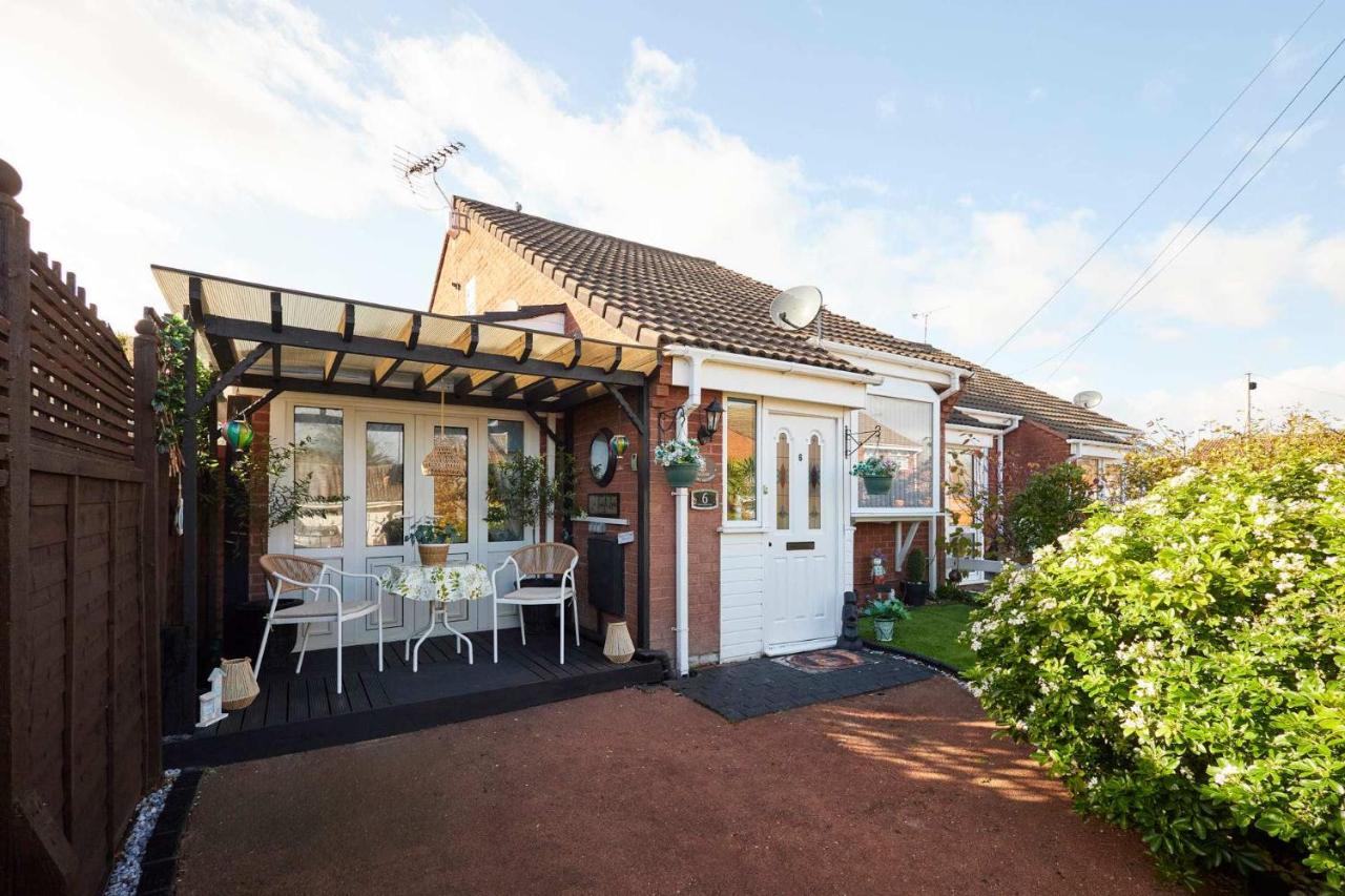 Host & Stay - The Cheeky Squirrel - B&B New Brighton