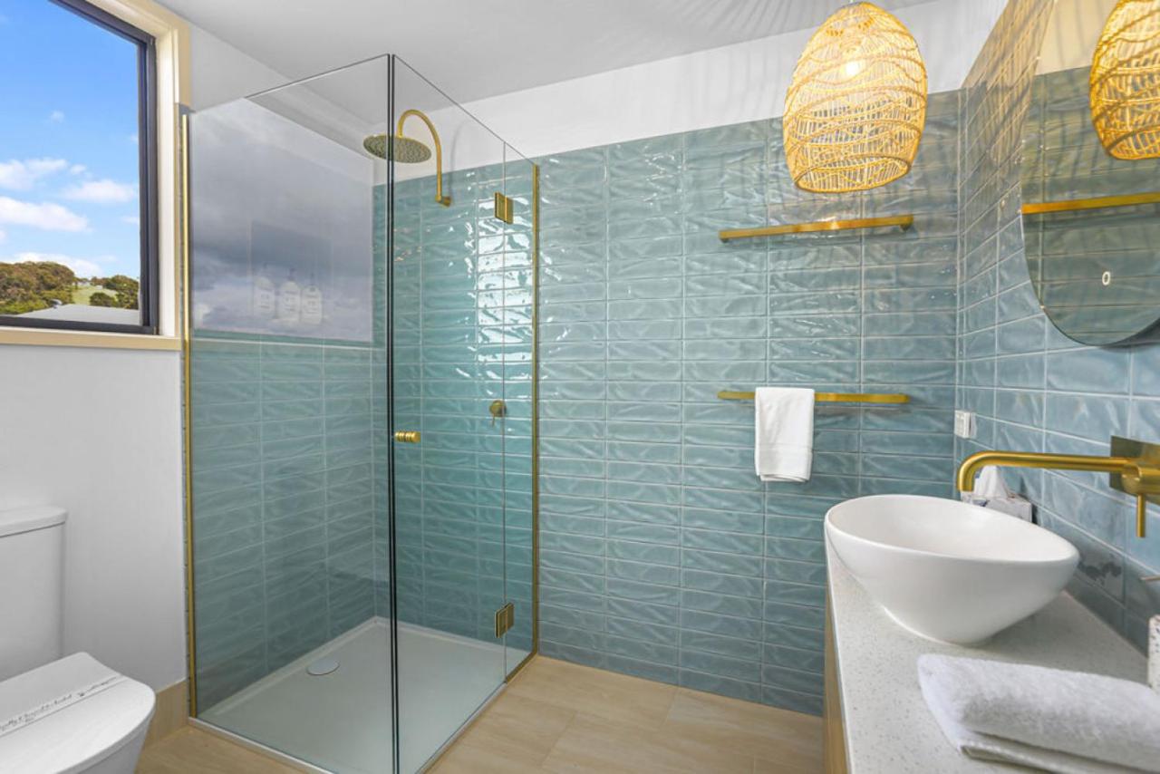 BLUE SKYES - family home with balcony and views. - B&B Apollo Bay