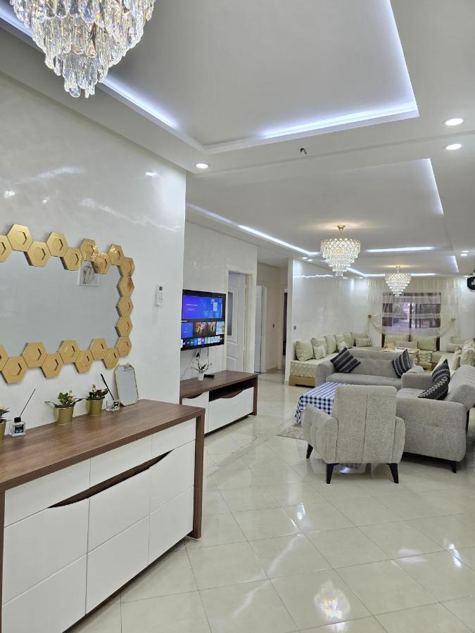 Deluxe Appartement met 2 Slaapkamers en Balkon