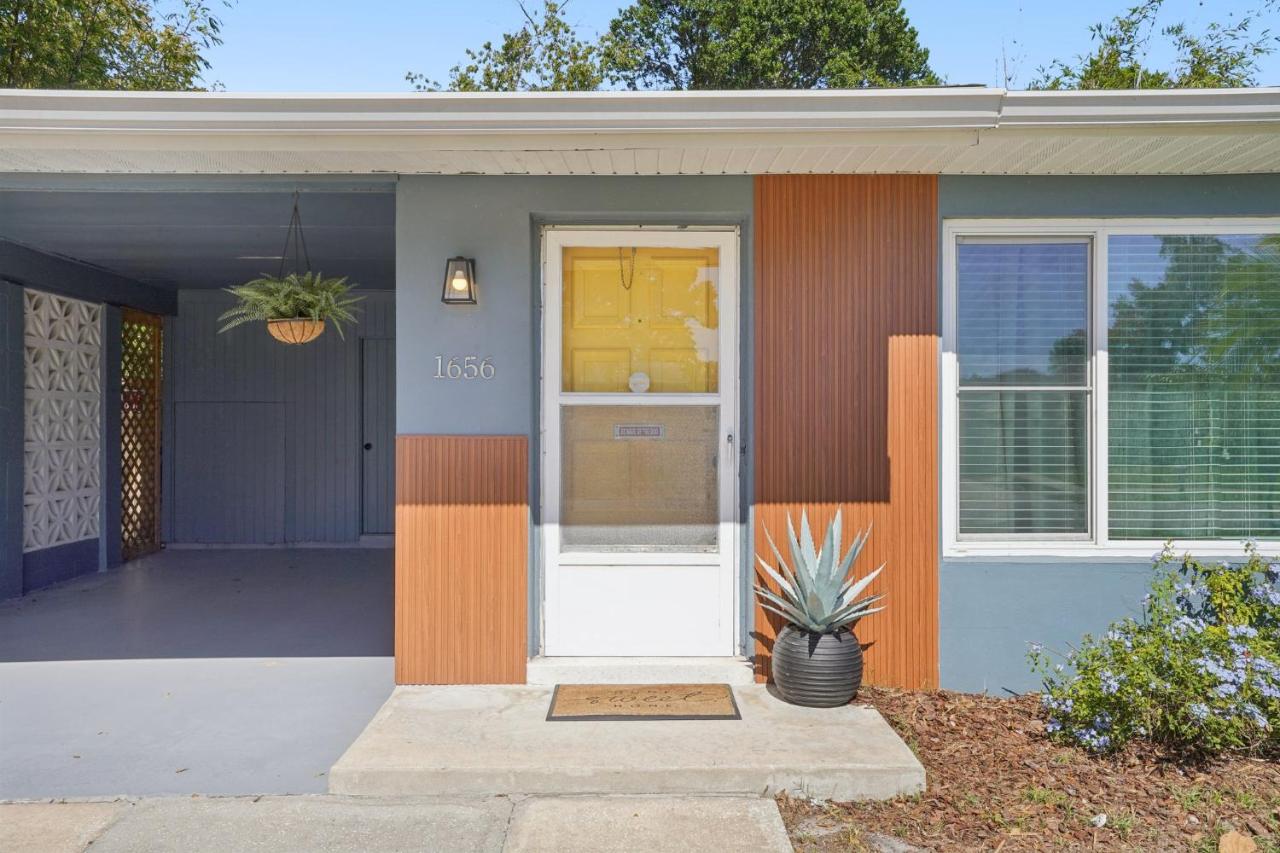 Blue Heron Cottage Cozy 2BR Sleeps 6 Fire Pit - Bed and Breakfast Deltona