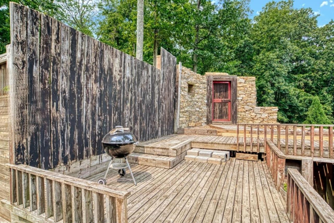 The Black Aframe - HOT TUB and Mountain Views - B&B Haymarket
