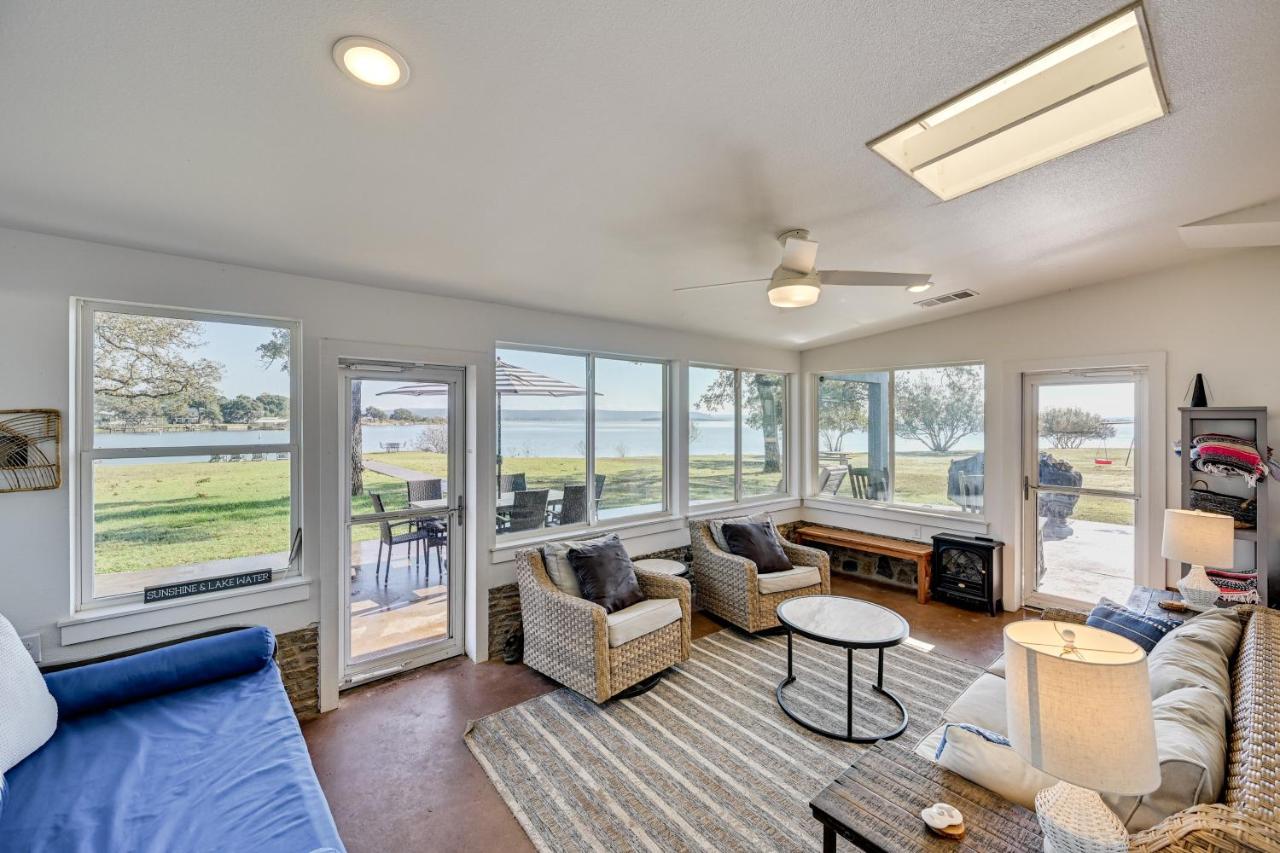 Modern, Spacious! Lake Buchanan Retreat w/ Hot Tub - B&B Tow