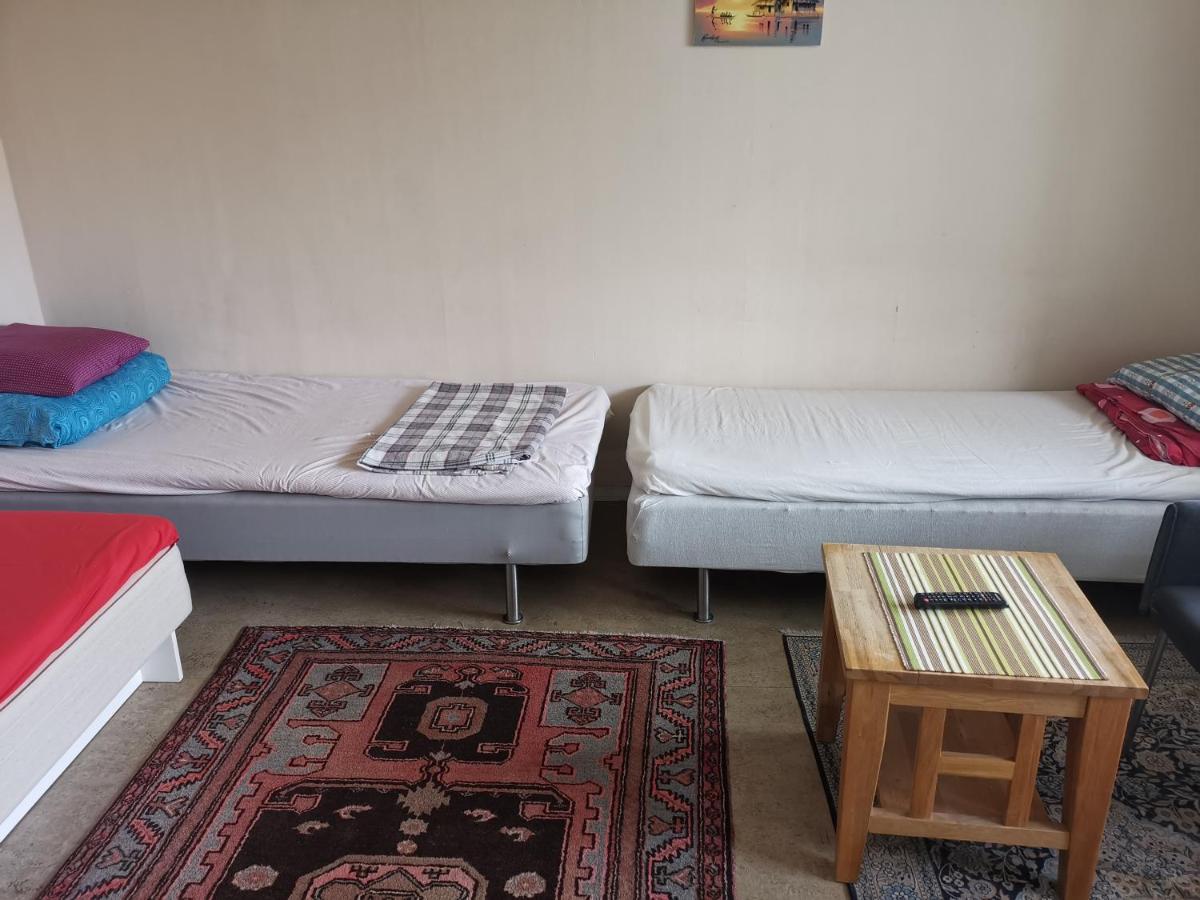 One Large Room with 3 single beds - B&B Gothenburg