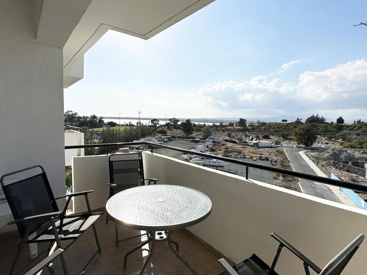 Serenity in the Sun - Holiday Apt - Larnaca - B&B Lárnaca