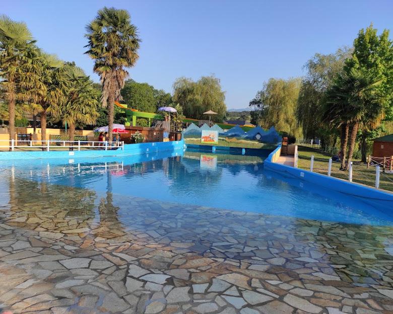 La Maison du soleil L Aulhere 3 étoiles ,Maison familiale 6-7 personnes, Grand Jacuzzi 6 p - Chambres d'hôtes Oloron-Sainte-Marie