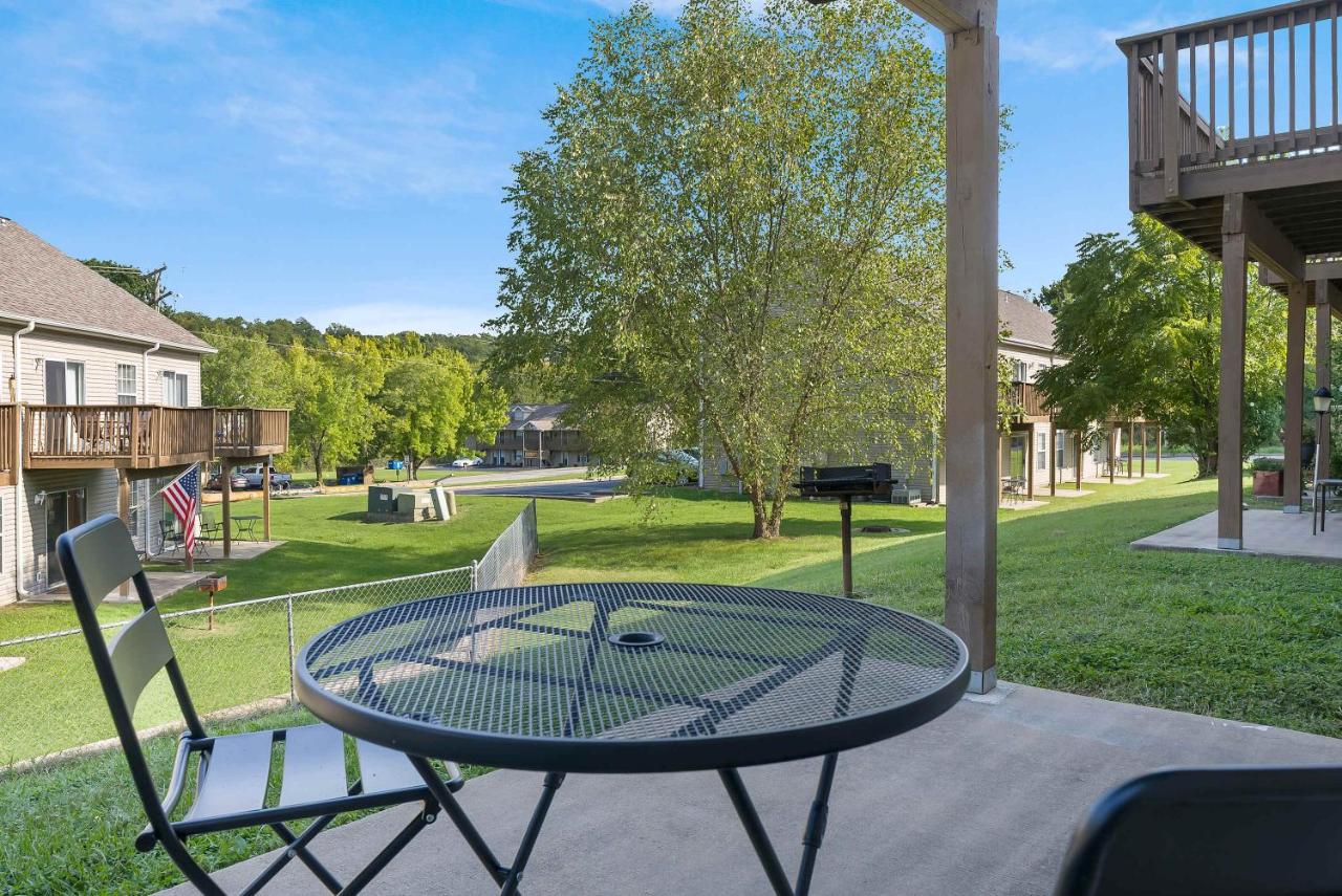 Fall Creek Abby in the Ozarks - Year-round fishing - Bed and Breakfast Branson