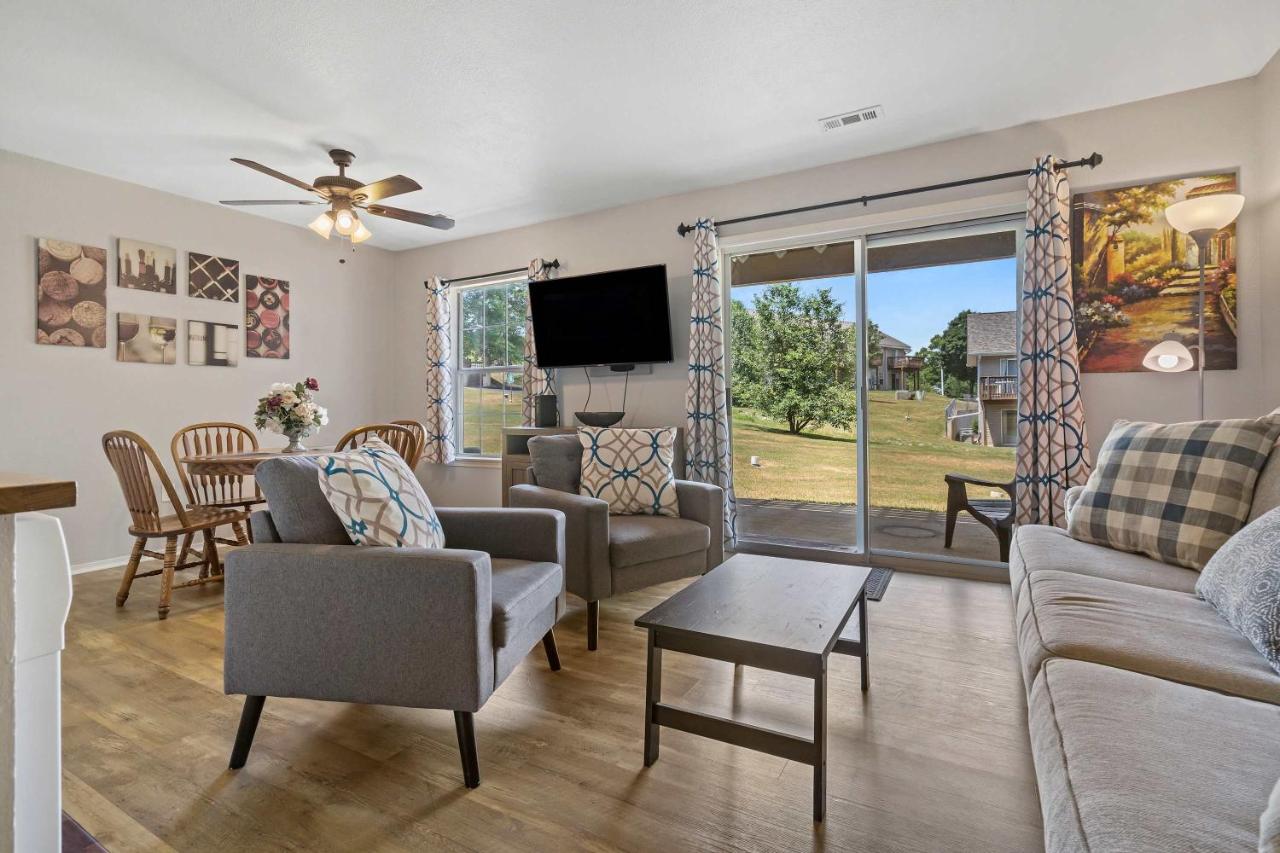 Branson Fall Creek Retreat with Deck Views - Bed and Breakfast Branson