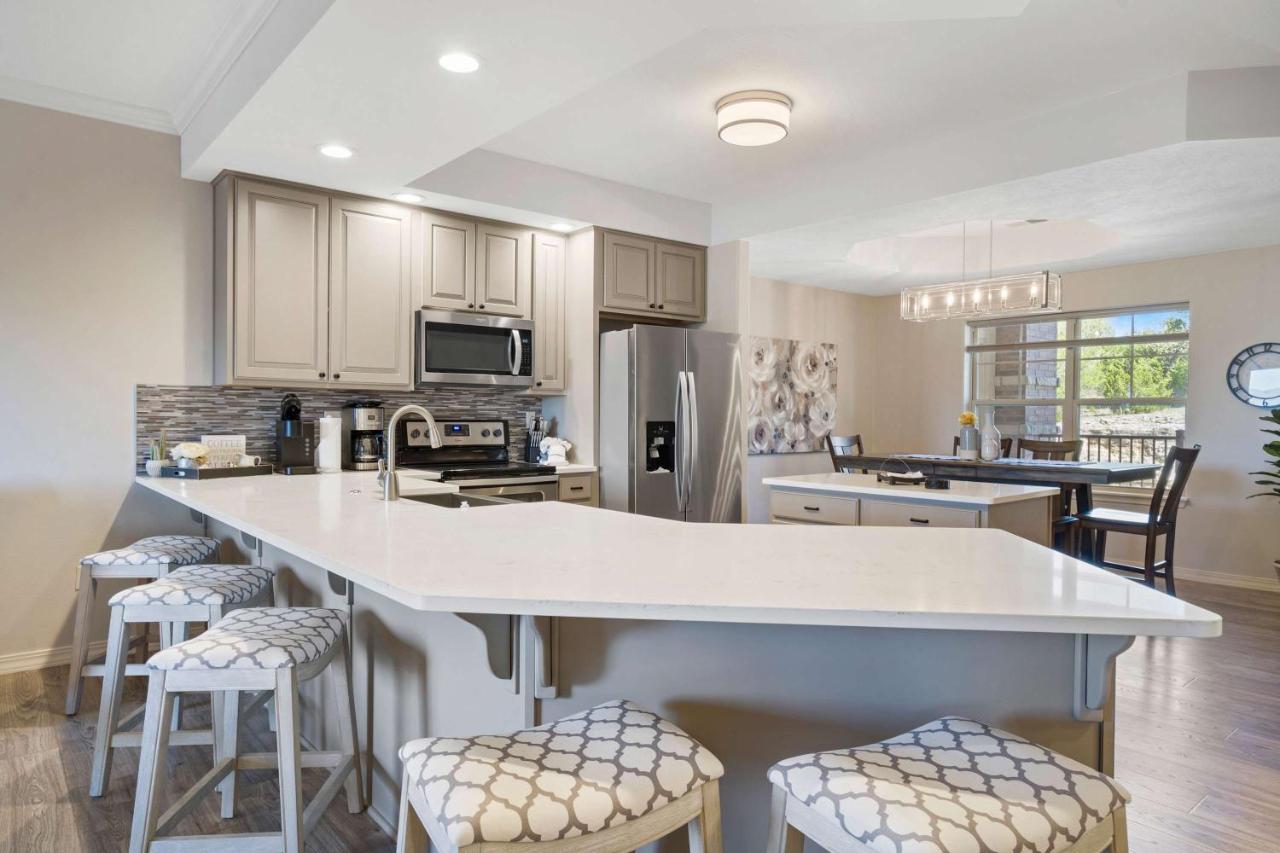 Majestic View Getaway with Beautiful Lake Views - B&B Branson