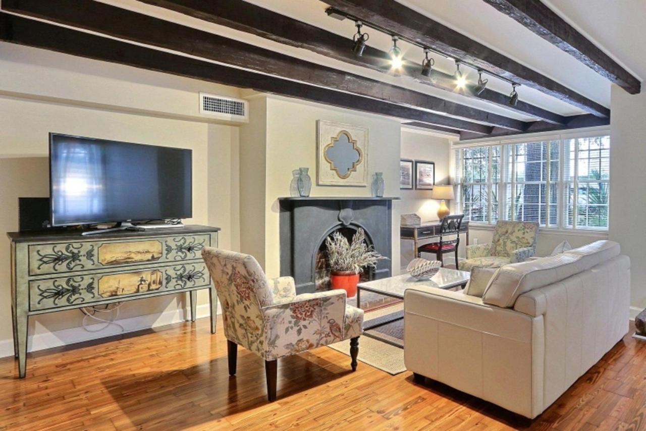 Orleans Square - B&B Savannah