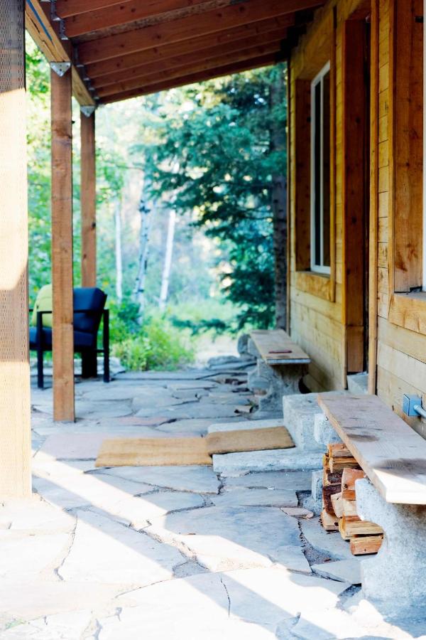 Cozy Nature Retreat Cabin with Fireplace - B&B Midway
