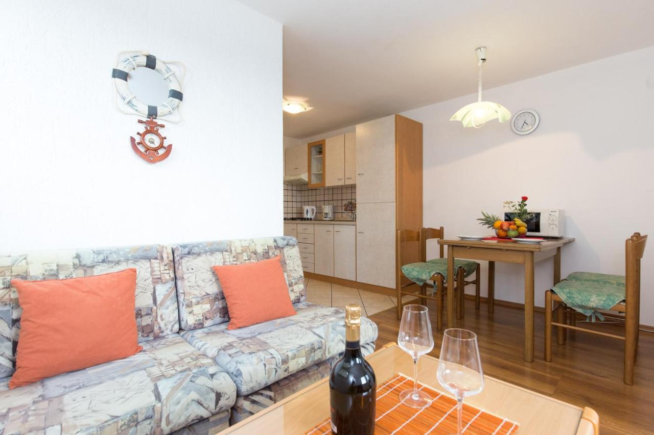 One-Bedroom Apartment with Terrace and Sea View