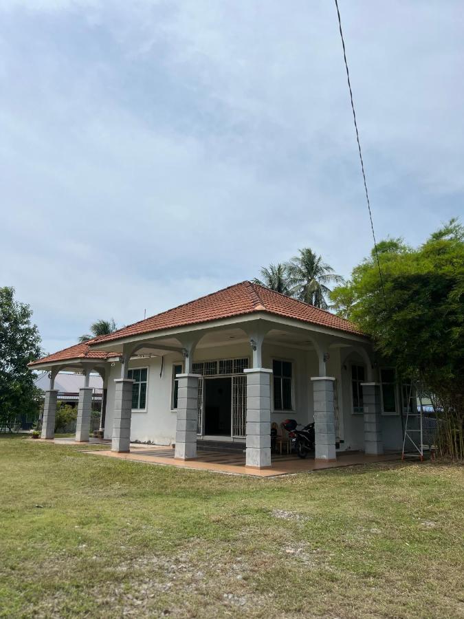 Roomstay Bintong - B&B Kangar