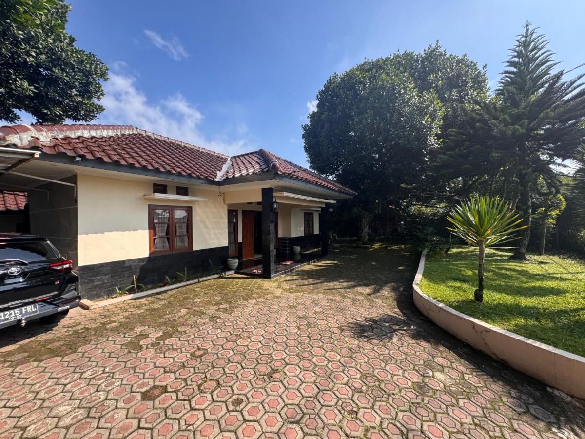 Villa Bukit Punclut - B&B Bandung