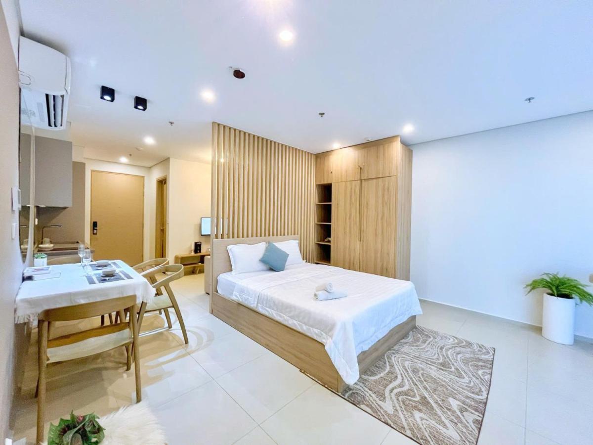 One-Bedroom Apartment with Balcony