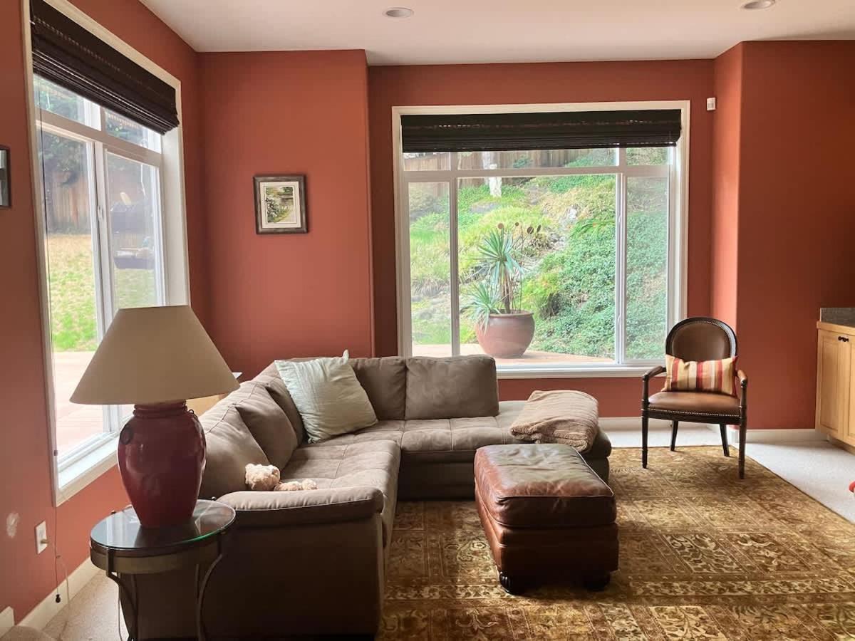 1 BR in a Lakeview House Near Redmond DT - B&B Sammamish