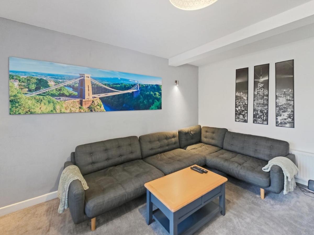Spacious 4 Bedroom Flat, Perfect for trade teams - B&B Bristol