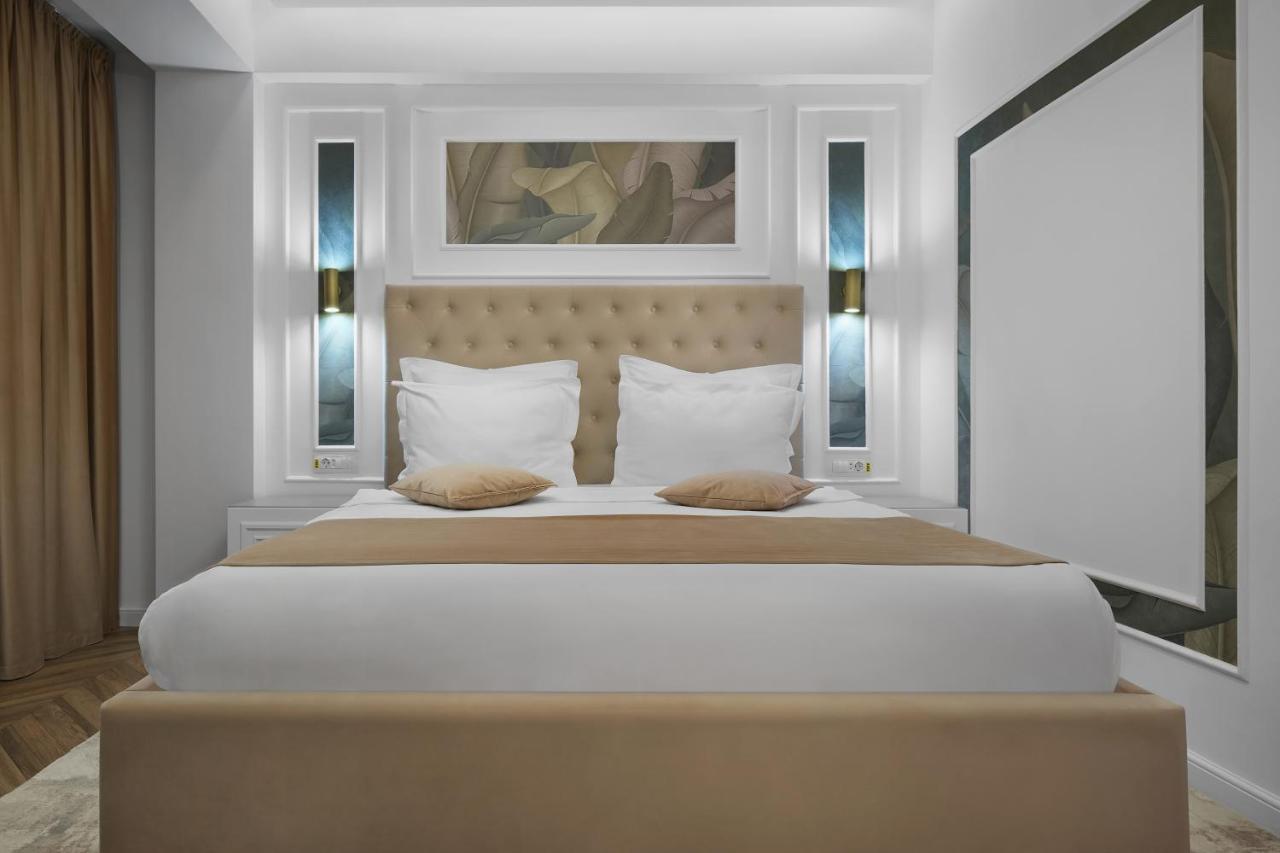 One-Bedroom Apartment with Balcony