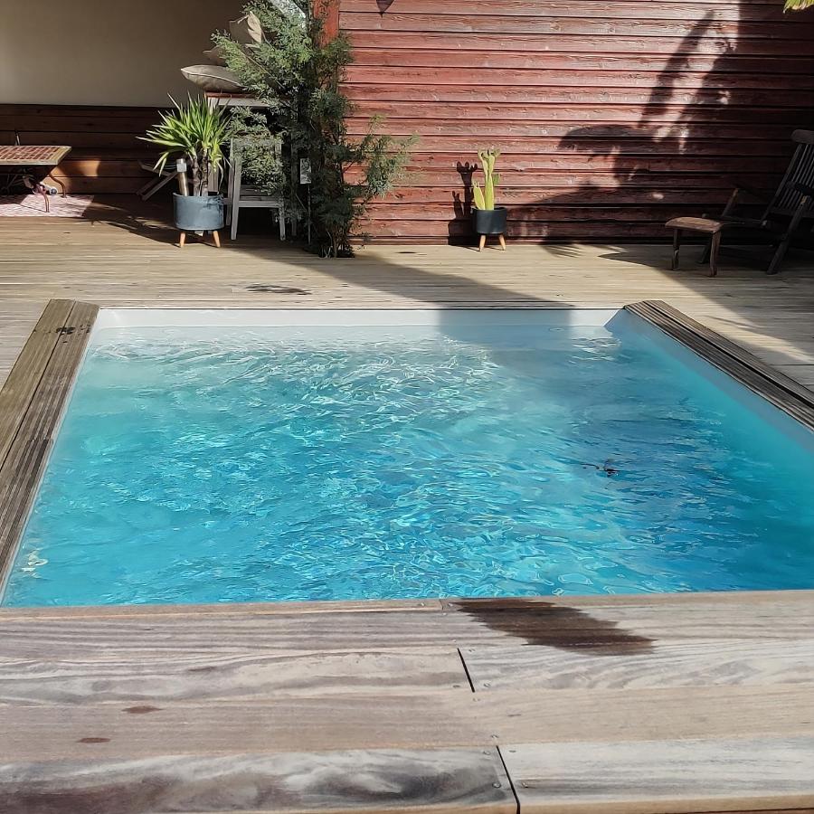 Maison indépendante avec piscine et jardin à Mérignac, à 15 min du centre de Bordeaux - B&B Mérignac