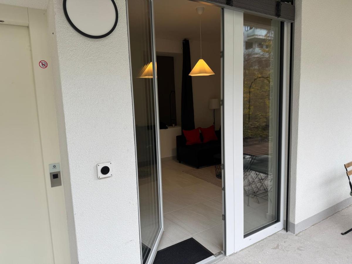 Studiowohnung und Zimmer, Basel-Stadt, Cozy studio with private terrace and direct access, close to Basel city center - B&B Basel