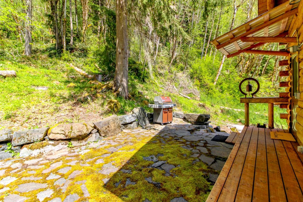 Tranquil and Private 2 Bedroom Cabin with Hot Tub - B&B Ashford