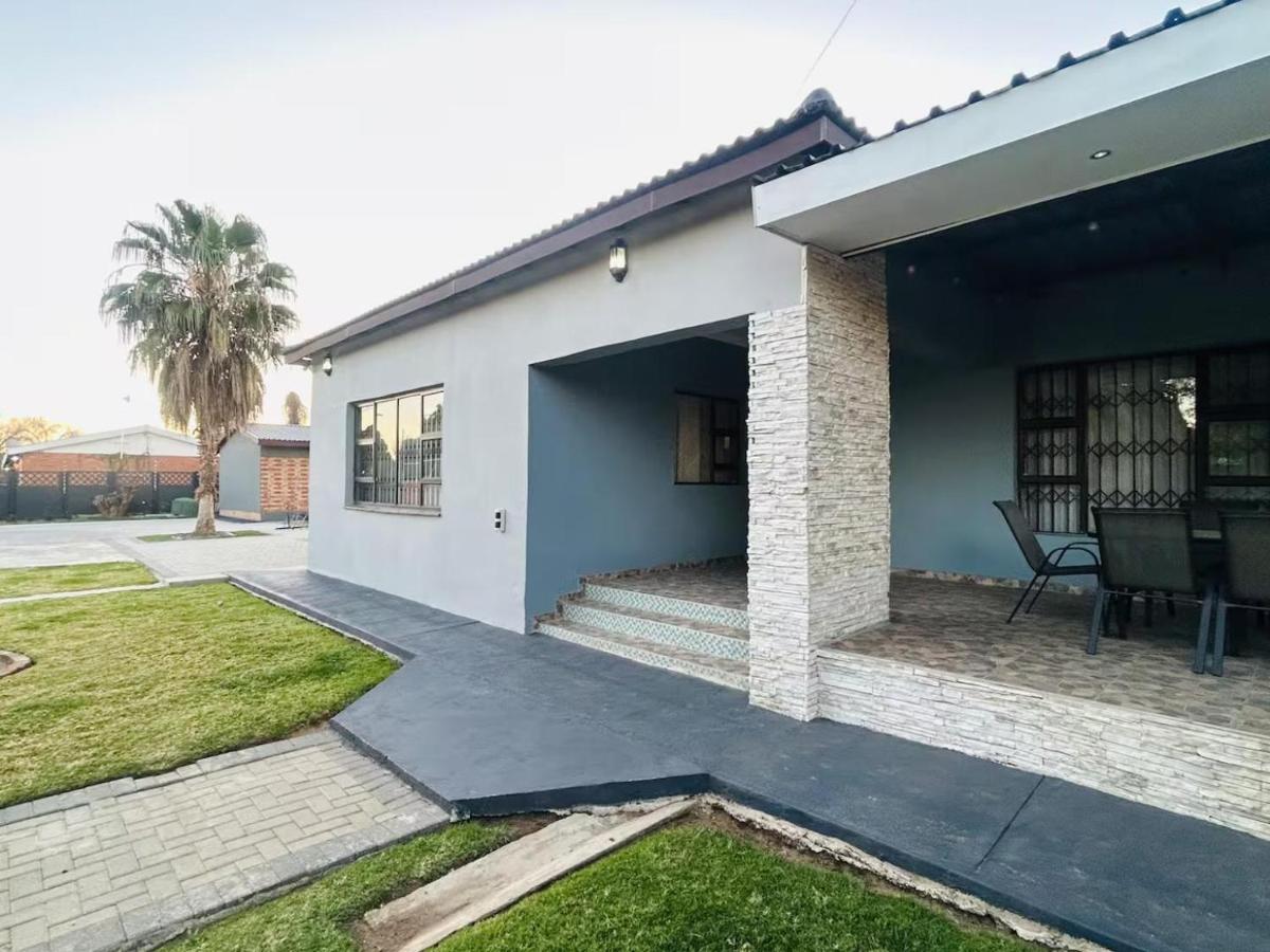 Hope Villa Luxury Accomodation - Bed and Breakfast Odendaalsrus