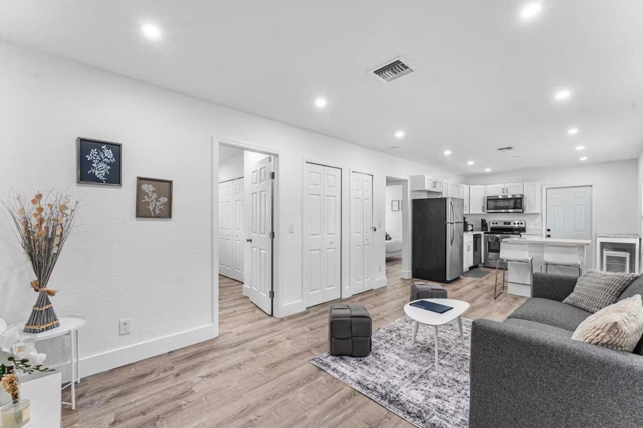 Charming North Miami Home with Private Yard - B&B Miami