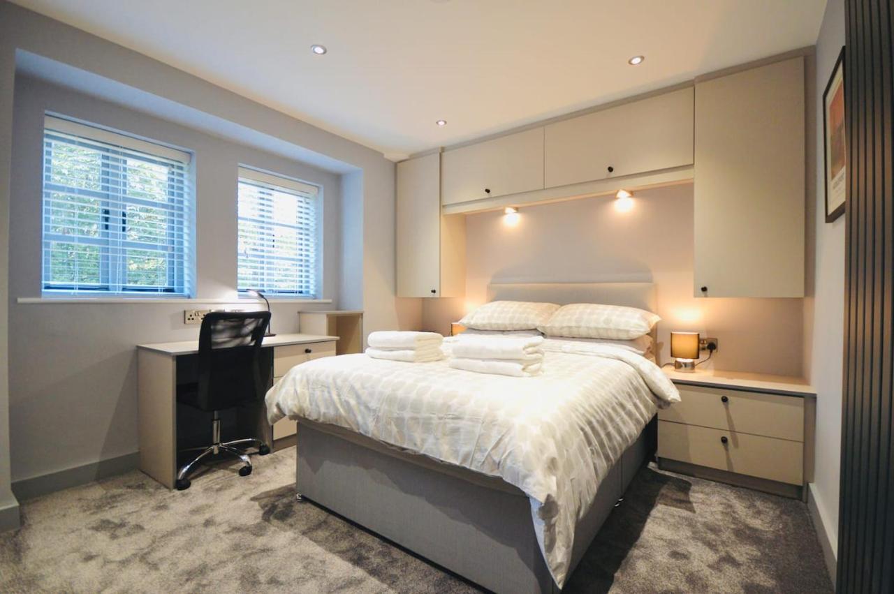 Luxury Two Bed Suite - Walk To Trentham Gardens! - B&B Stoke-on-Trent