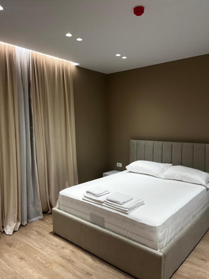 Sunlake Villa - B&B Tirana