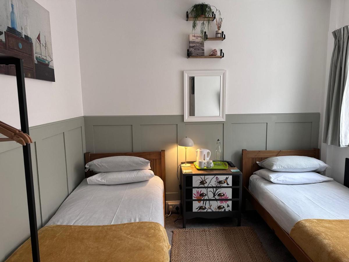 Twin Room with Private Bathroom