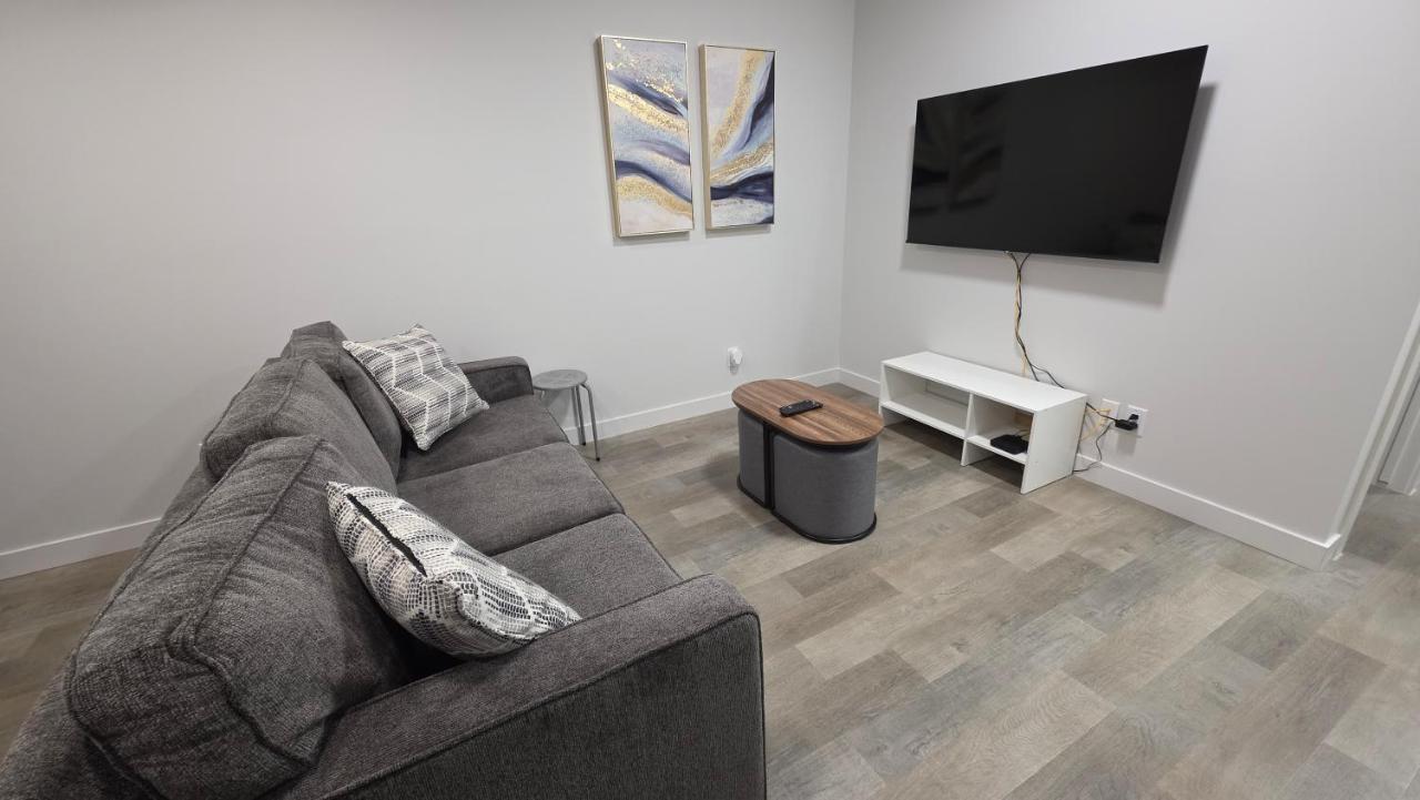 Modern 2BR Suite in Seton, Calgary - Bed and Breakfast Calgary
