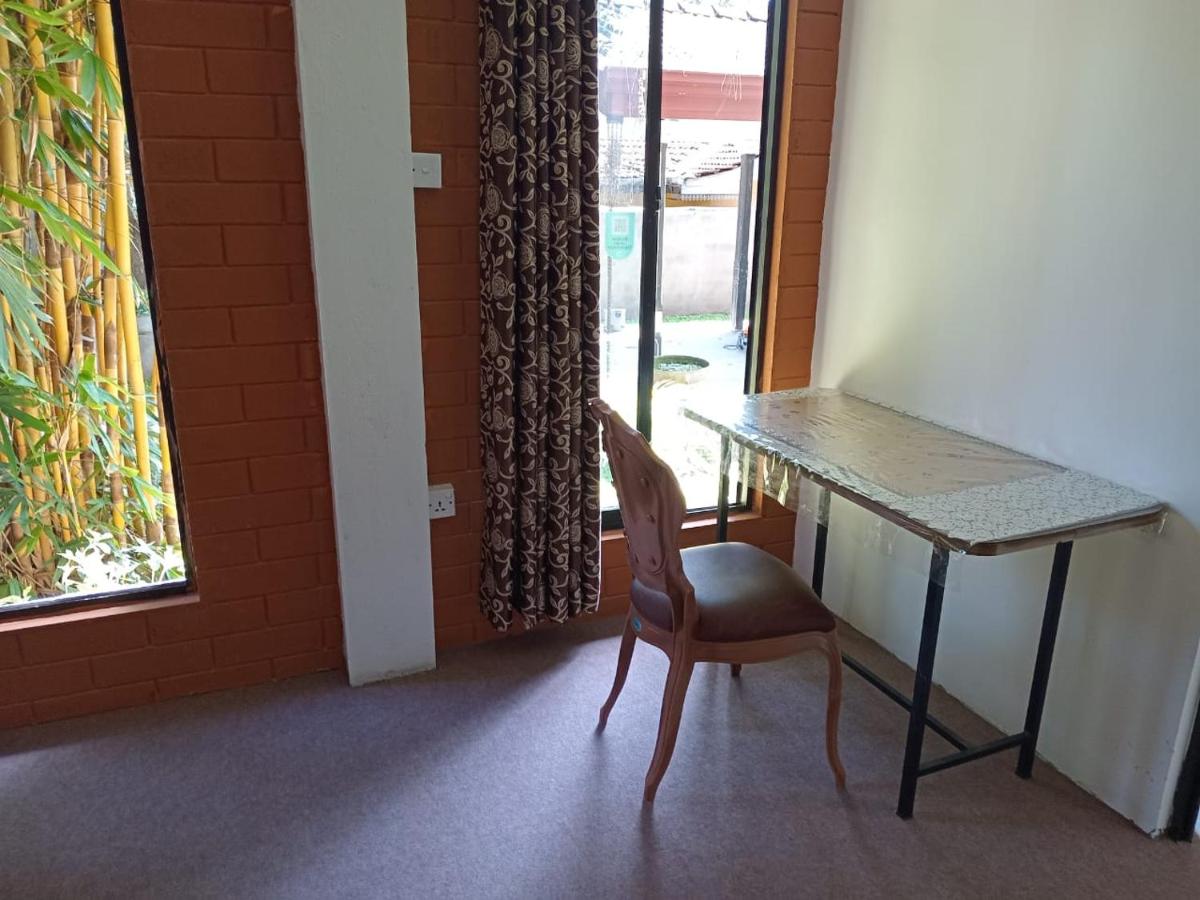 Mango Roots - Bed and Breakfast Gampaha