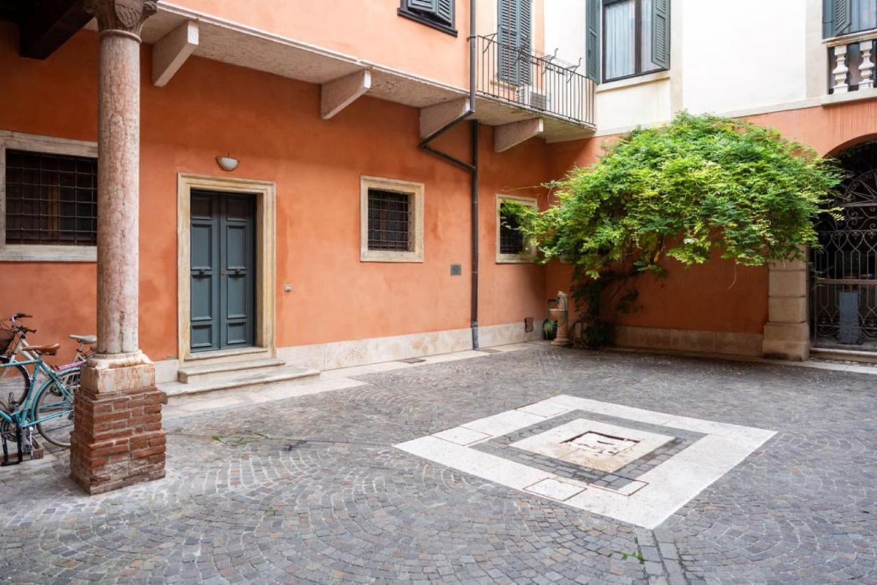 SWEETHOME DOMUS 250mq nel centro di Verona con vista sul Teatro Romano - B&B Verona