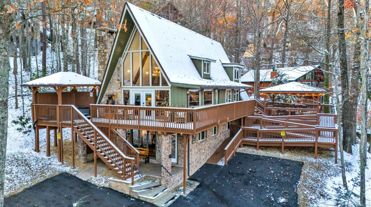 High Bear Activity, Handicap Ramp, Hot Tub, Fire Table, Game Room, Family Cabin - B&B Gatlinburg