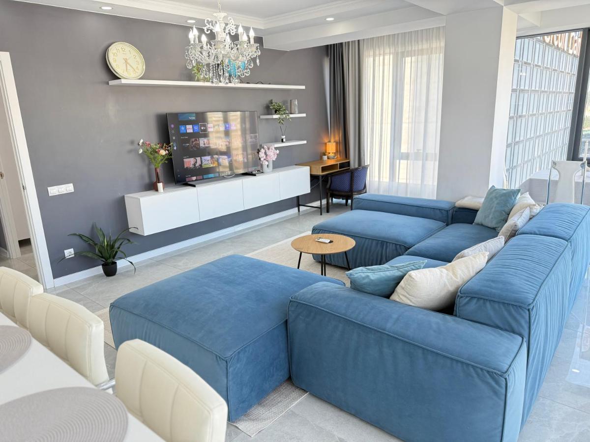 Modern Blue Double Room Apartment in the Center - B&B Chişinău