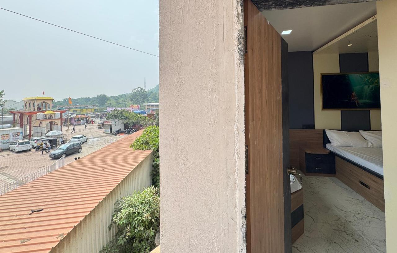 Trinetra Yatri Niwas - B&B Aundah