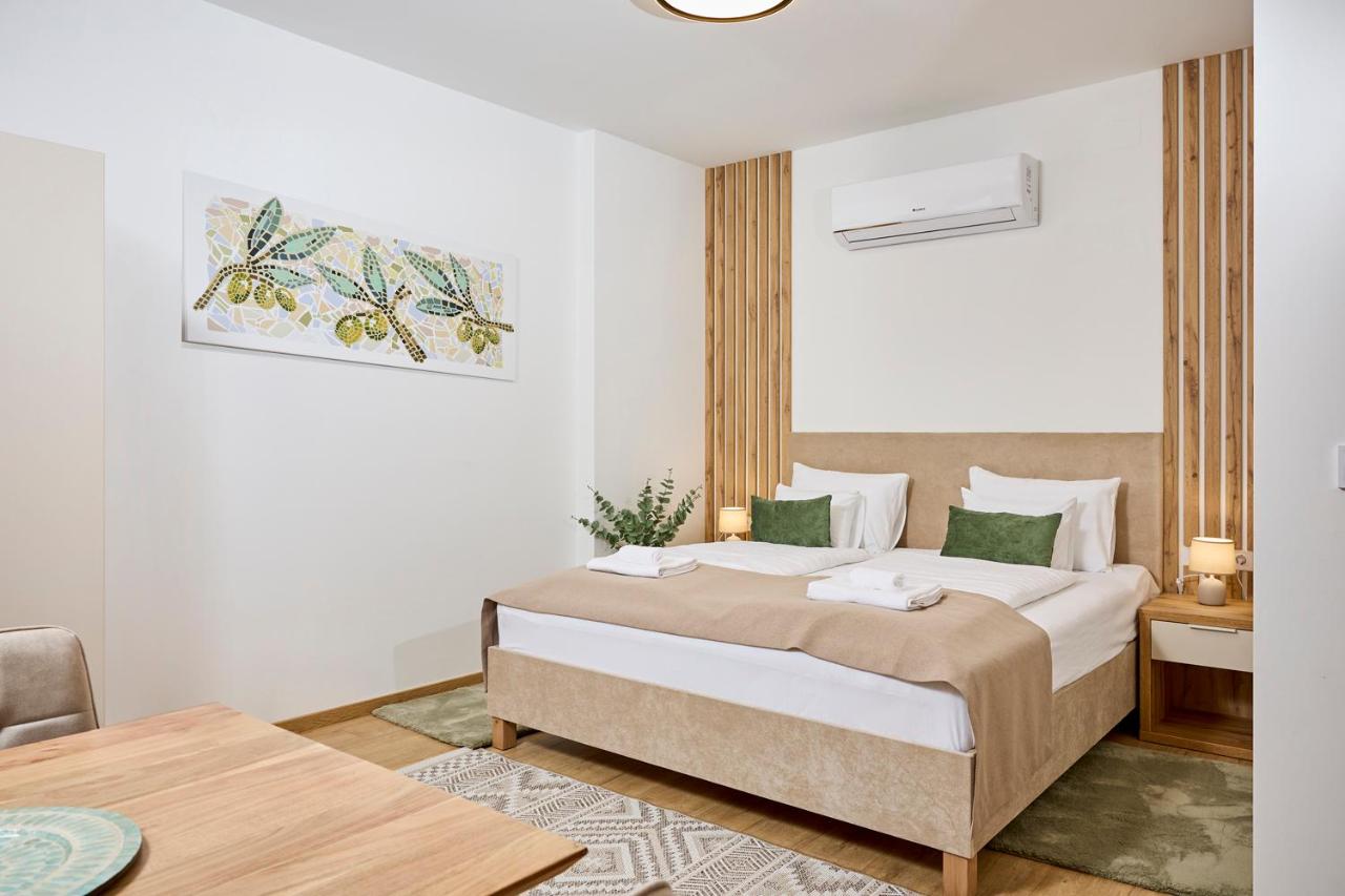 Appartamento con 2 Camere da Letto e Vista Giardino 