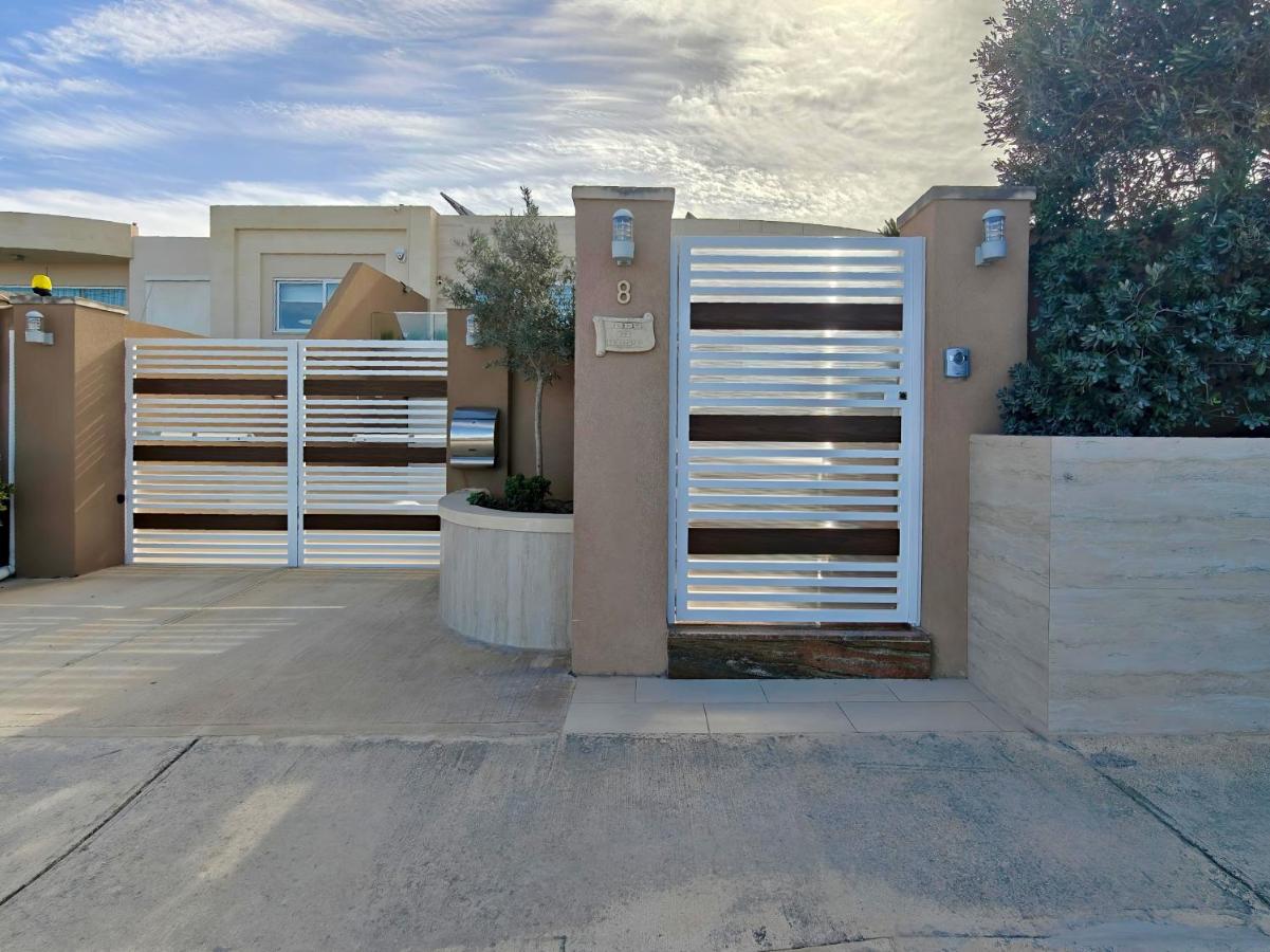 Private Flatlet in a Villa with Pool - 6 Guests Max - B&B Naxxar