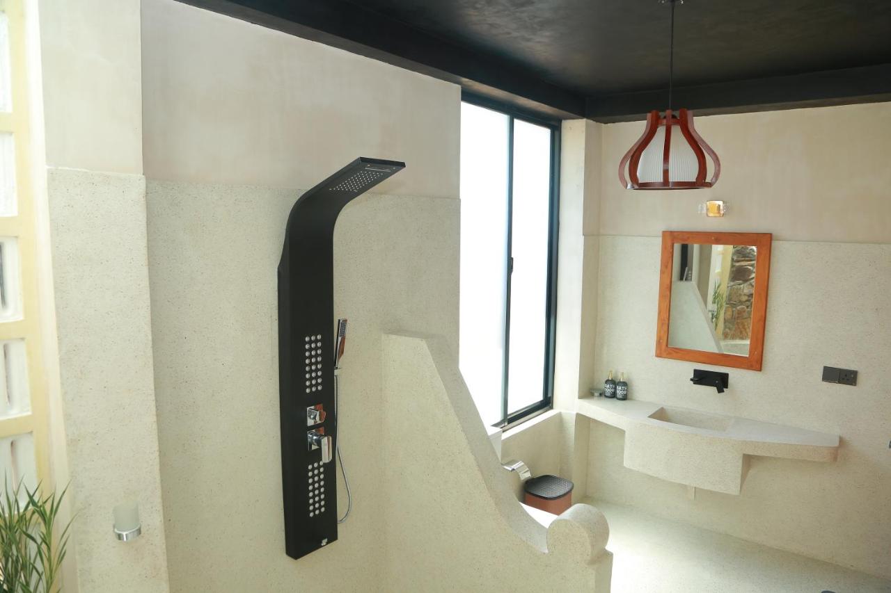 Camera Matrimoniale con Vista Giardino