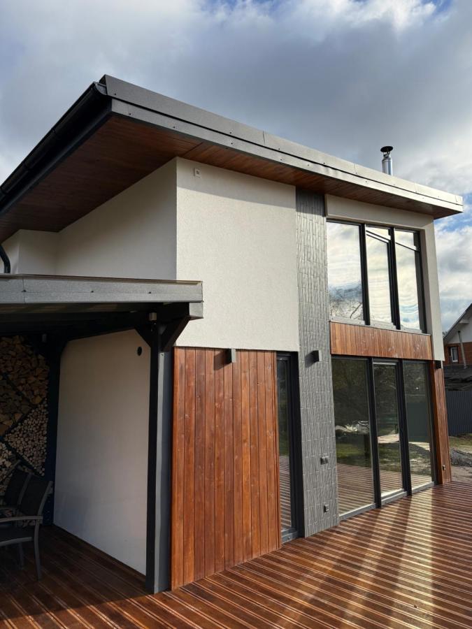 Domivka котедж із чаном-джакузі, каміном і кіно-зоною у Cлавську - B&B Slavs'ke